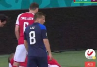 欧洲杯球员被撞飞视频直播:欧洲杯摔倒球员